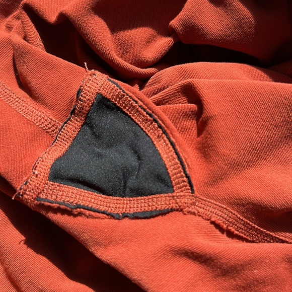 Alo leggings clear back seam red orange rust color. Worn & washed once. Size S. - Picture 6 of 7